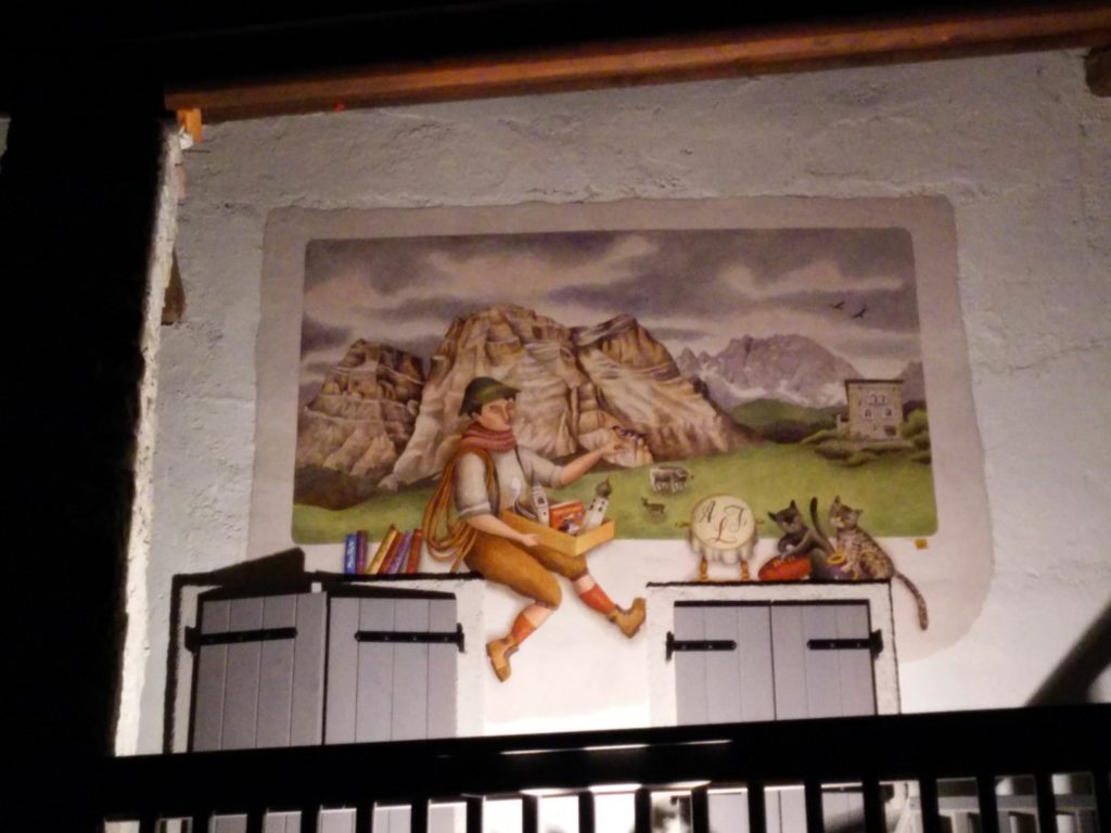 MURALS & FRESCOES